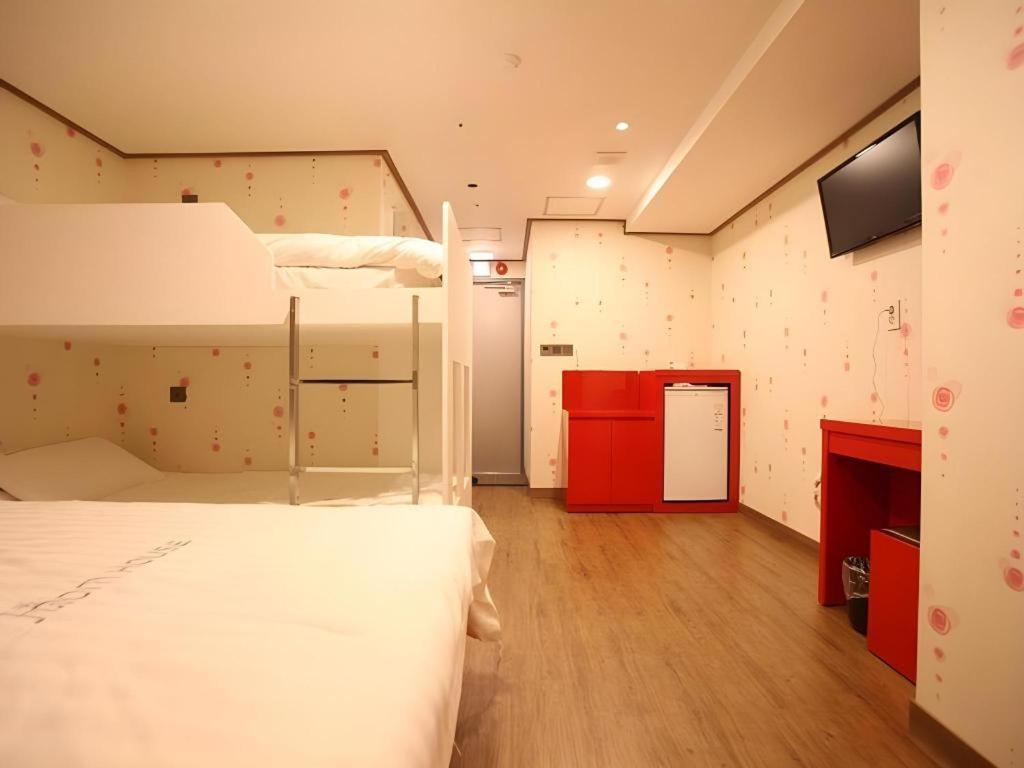 Myeongdong Mom House Hotel Сеул Екстериор снимка