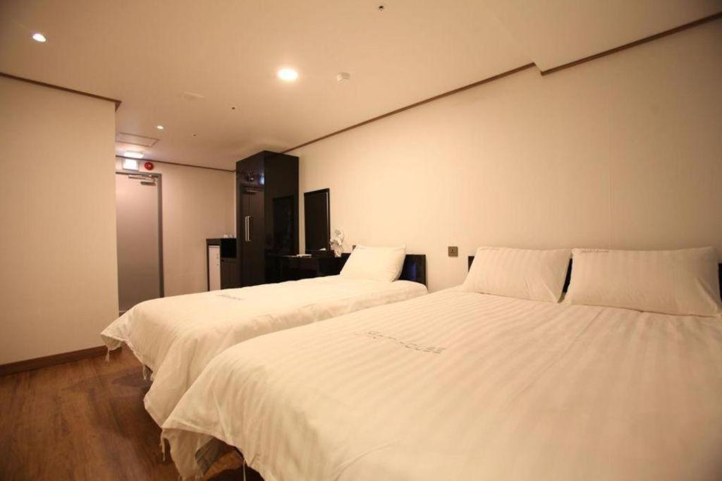 Myeongdong Mom House Hotel Сеул Екстериор снимка